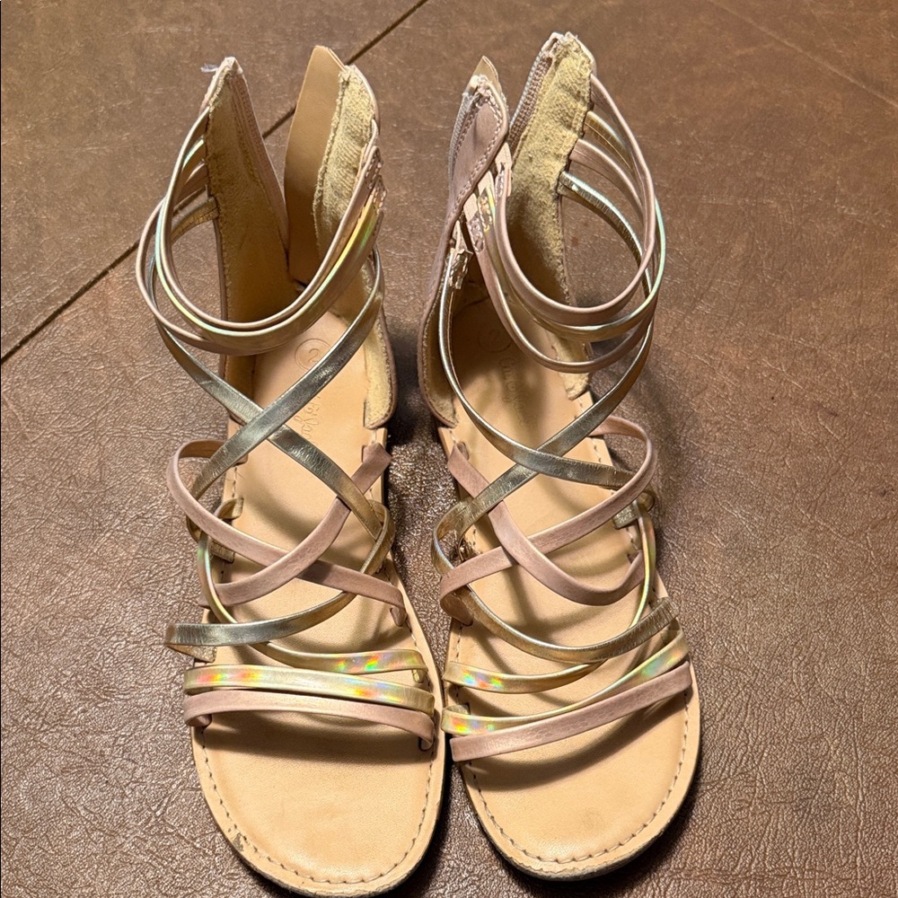 Elegant Strappy Sandals in Gold and Tan